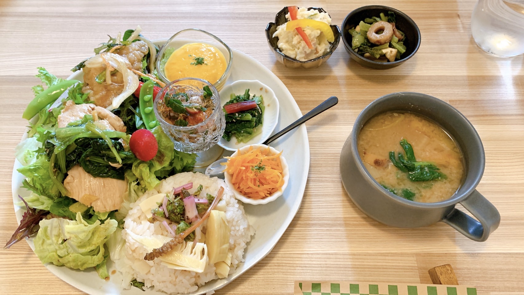 野菜たっぷりのランチは予約必須 鱗町交差点すぐの畑の子 金沢のグルメと観光 ときどき大家さん