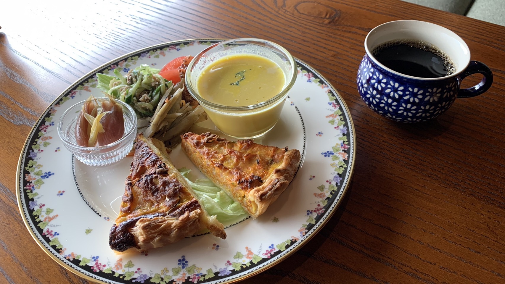 クラシックレコードが流れる大人なcafeヤギヤ - 金沢のグルメと観光